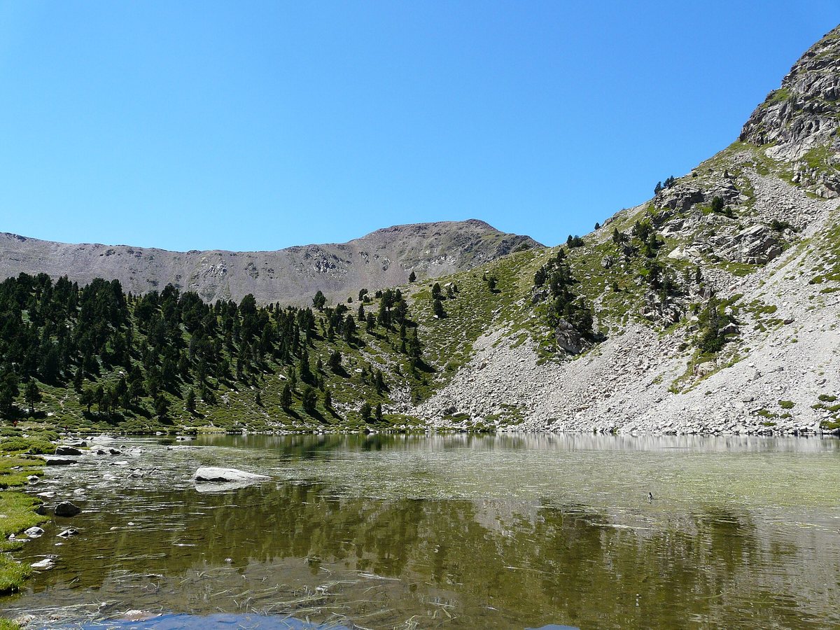 The Estany Gran de la Pera, below Pic de Perafita