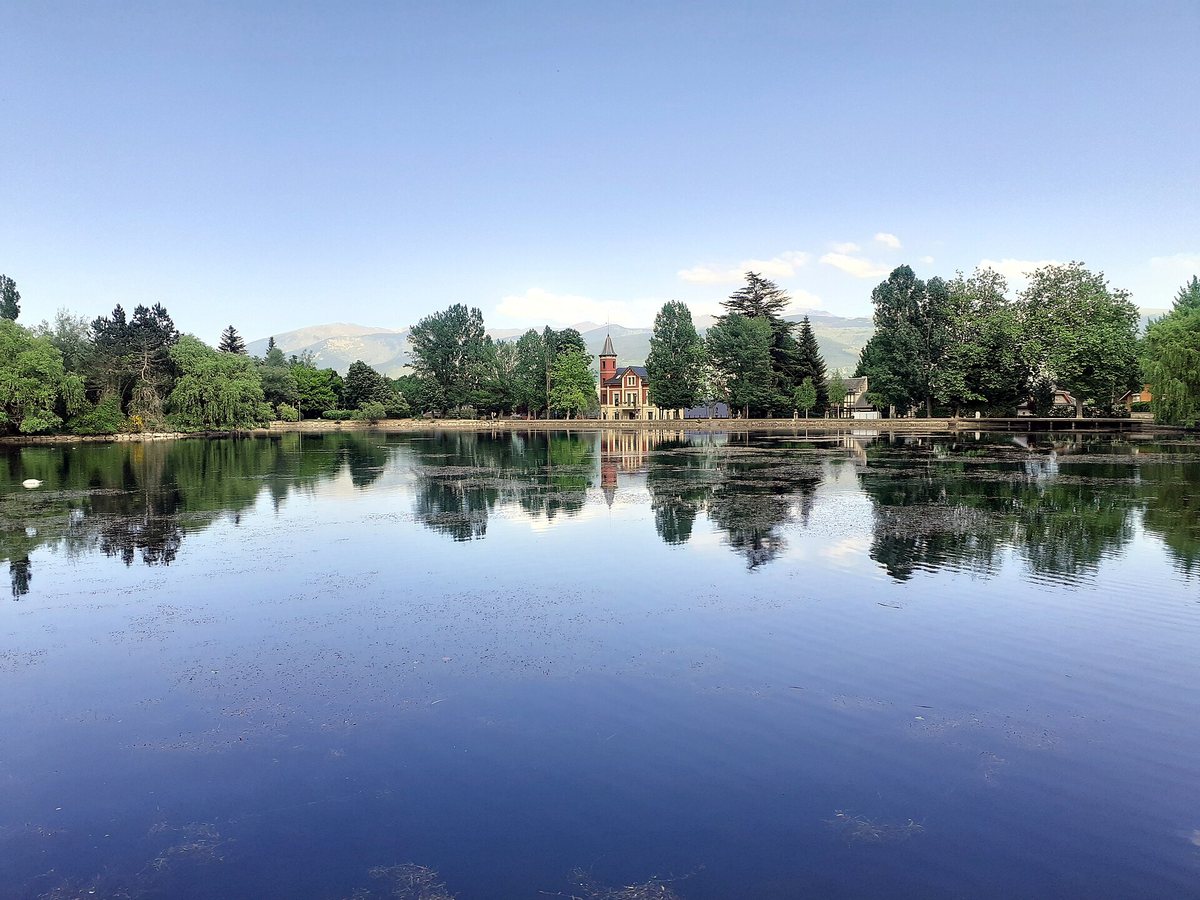 Puigcerdà's lake, with the park and towers beyond